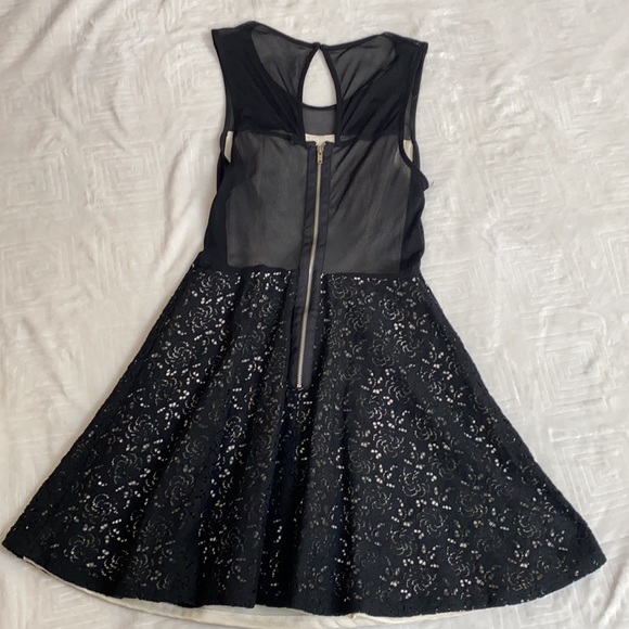 ✨Forever 21 Lace and Mesh Dress✨ - Picture 3 of 7